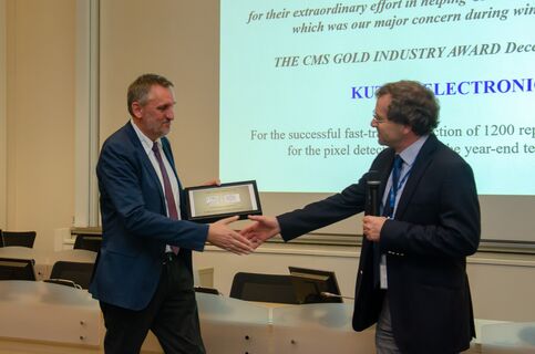 Übergabe des CMS Industrie Awards 2018 - Gold Award für Kuttig Electronic GmbH im CERN Forschungszentrum
